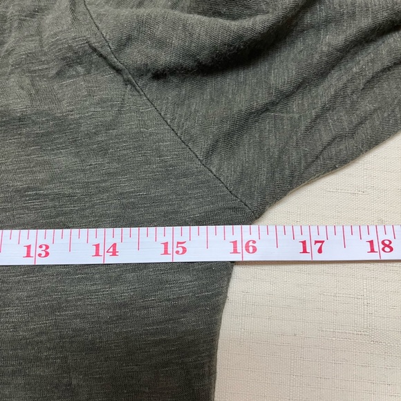 LA Made XS olive v-neck back faux button top - Picture 4 of 10